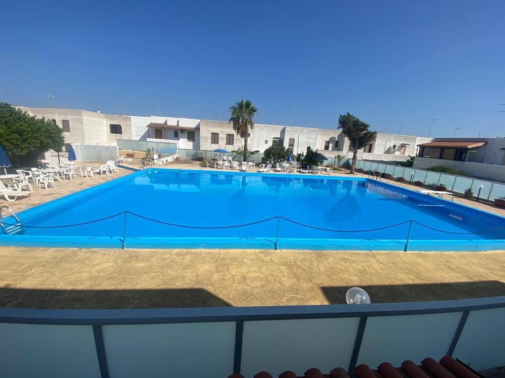 Villino Sabrina Con Piscina Villa Torre Lapillo Bagian luar foto