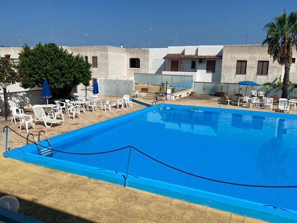 Villino Sabrina Con Piscina Villa Torre Lapillo Bagian luar foto