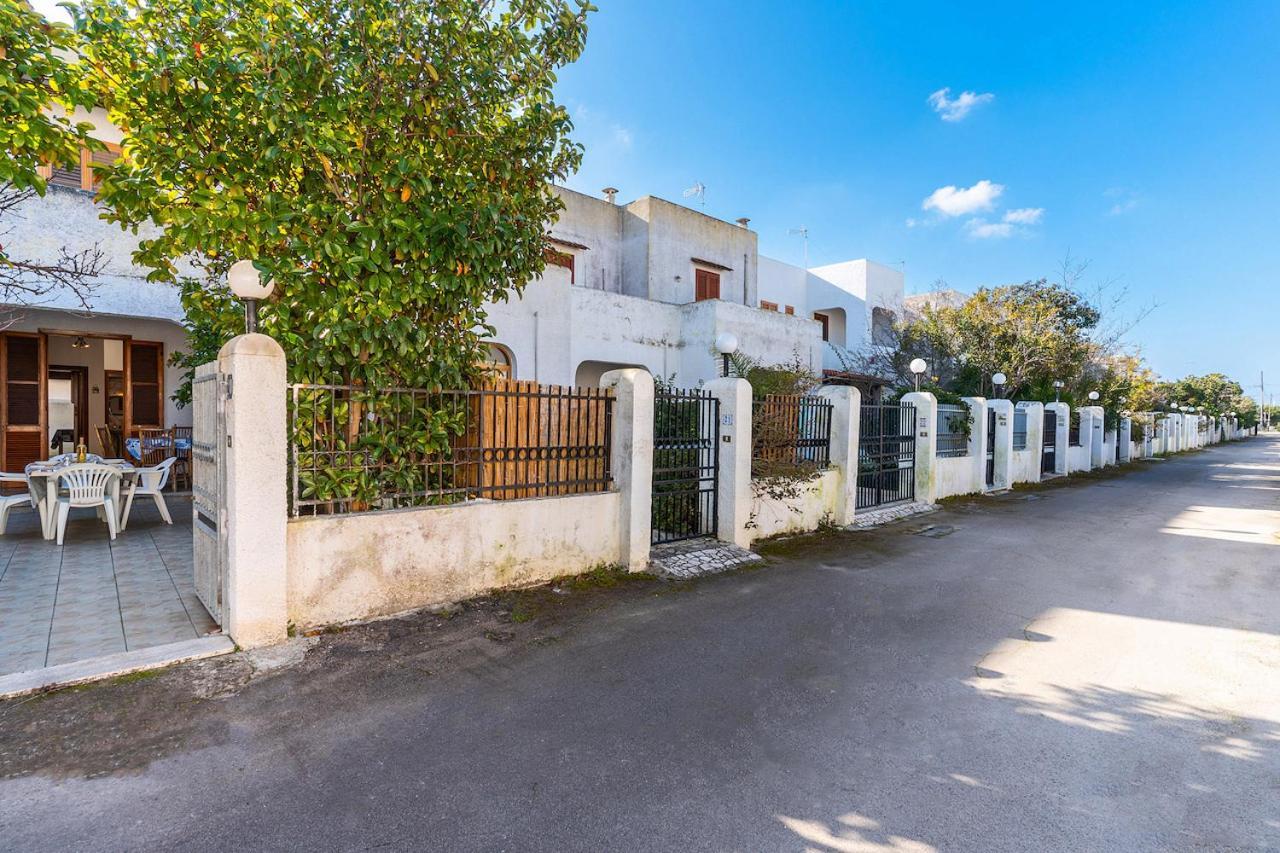 Villino Sabrina Con Piscina Villa Torre Lapillo Bagian luar foto